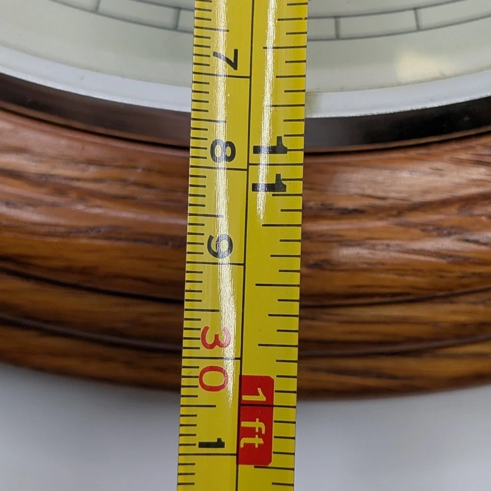 Vtg Seiko Wall Clock Brown Wood Grain Roman Numeral Analog Traditional Home 12